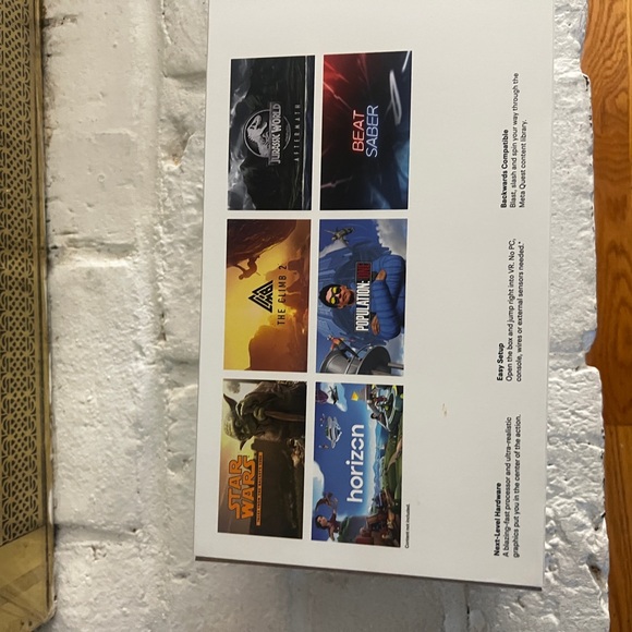 Oculus quest 2 used good condition 
VR Headset White with Wireless Connectivity - Picture 9 of 9
